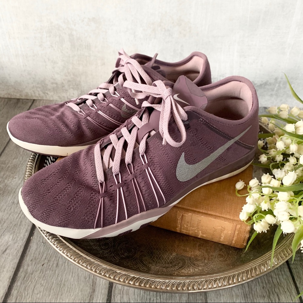 Like new Nike Run Free Shoes